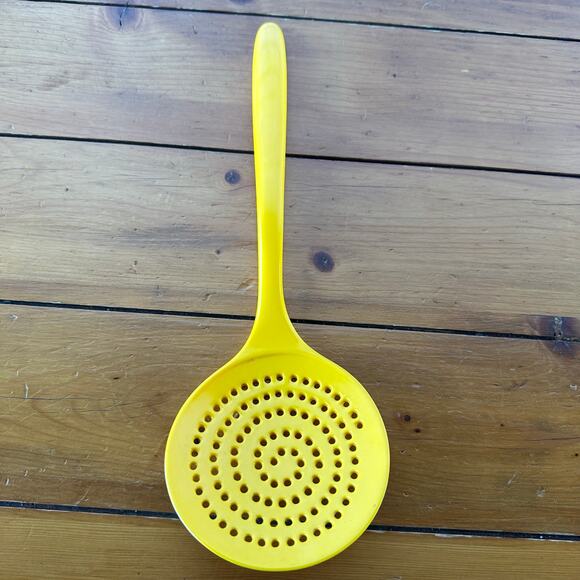 Preowned Hutzler Yellow Melamine Skimmer 12 Inch Non Stick Glossy  Finish  Spoon - Picture 4 of 9